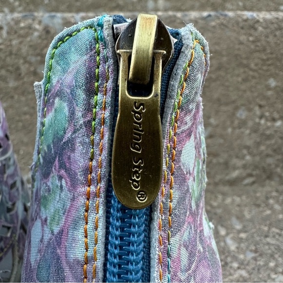 L'Artiste Amora Hand Painted Leather Peep Toe Laser Cut Blue Sandal - Picture 6 of 7